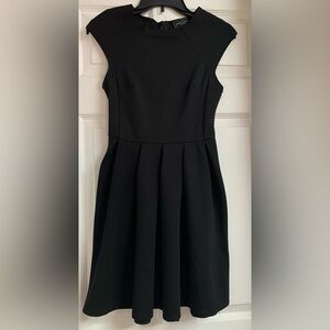 Romeo & Juliet Couture Black Sleeveless Dress. Size: XS